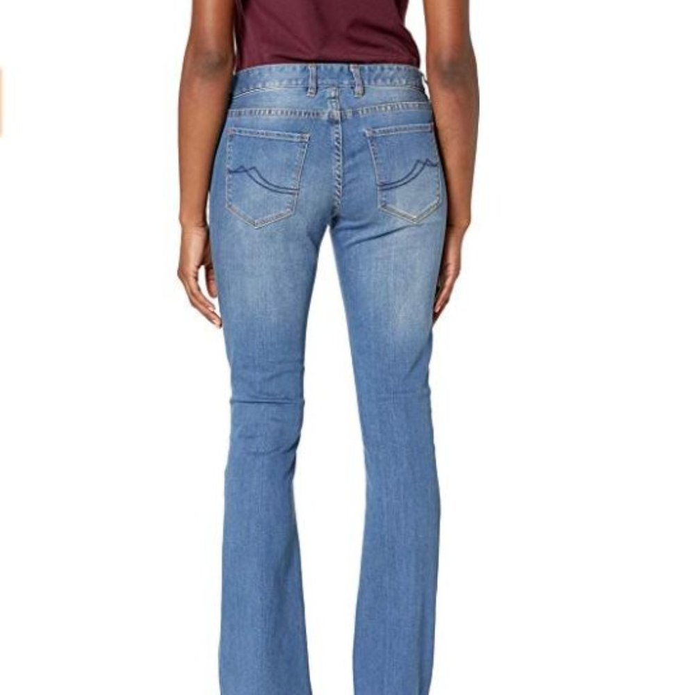 NWT Genevieve Jean Classic Fit Light Wash - Picture 2 of 3
